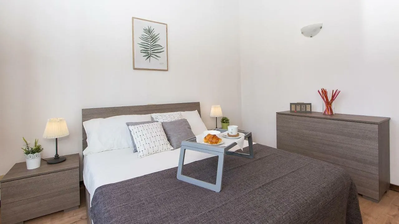 Rental In Rome - Santa Maria Novella Palace Флоренция Апартаменты